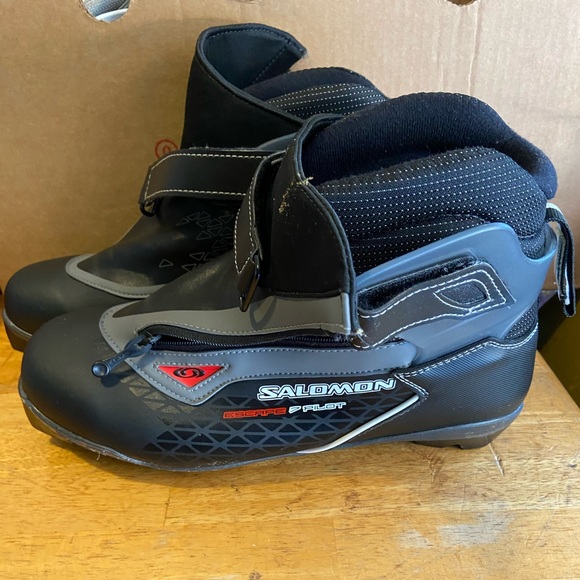 salomon escape 7 pilot cf cross country ski boots Men's (102821) UK 12 Sports & Outdoors Salomon Mens Escape Nordic Ski Boots Designed for touring enthusiasts eager to explore the outdoors Salomon Escape 7 Pilot CF